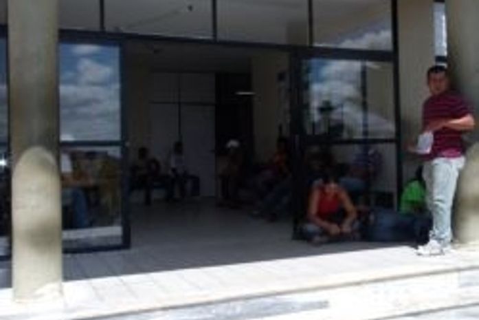 Revoltados com atendimento, eleitores ameaçam invadir cartório eleitoral