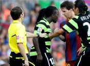 Lateral holandês acusa Messi de chamá-lo de 'negro' em tom racista