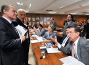 Senador Renan acompanhou a votação de seu relatório na CCJ do Senado