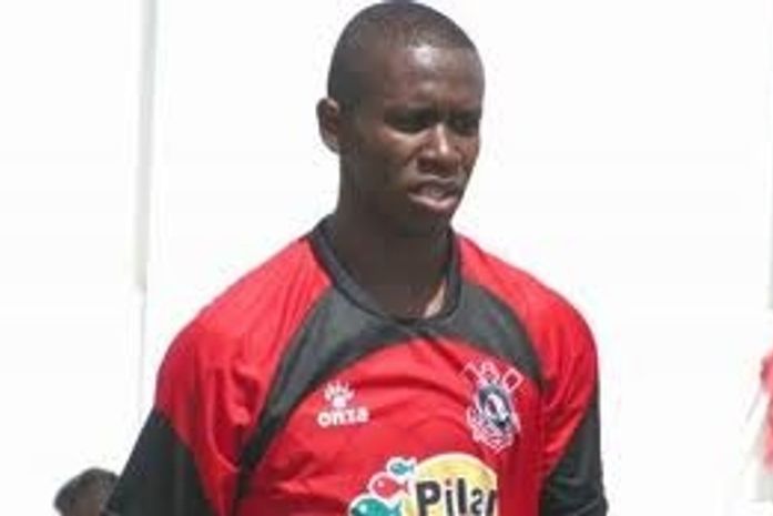 Latera-esquerdo Fabiano