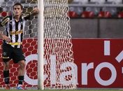 Com nova expulsão de Lucas, Vitória vira no RJ e elimina Botafogo