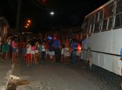 Colisão entre moto e ônibus deixa casal gravemente ferido