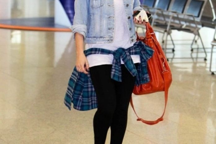 Após boatos sobre affairs, Fernanda Vasconcellos aparece sorridente