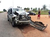 Fiat Doblô bateu na traseira de pick up