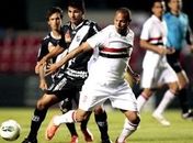 São Paulo leva golaço, mas vira contra Ponte e se classifica