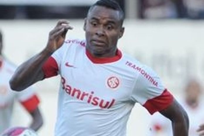 Internacional afasta Jô e Jajá por indisciplina antes da final do Gauchão