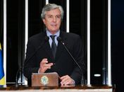 Collor na tribuna