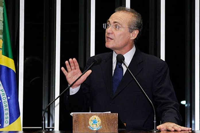 Na tribuna do Senado, Renan parabenizou iniciativa da presidente Dilma Rousseff
