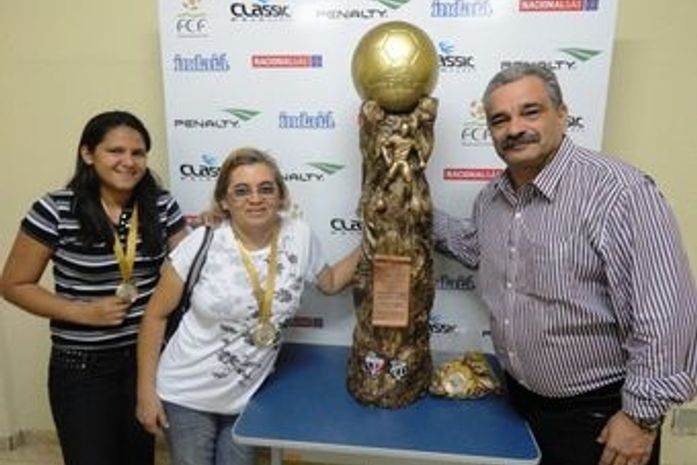 Rejeitado pelo Ceará, troféu de campeão estadual é doado pela FCF