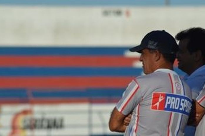 'Nada será definido neste primeiro jogo', diz Celso Teixeira