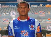 CRB anuncia contratação de lateral Gleidson e descarta Tiaguinho