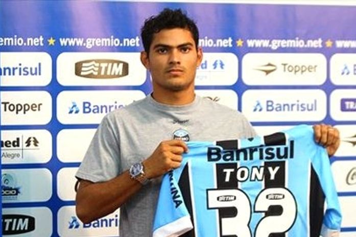 Ex-CRB é apresentado pelo Grêmio e mira Seleção