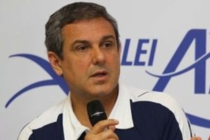 Zé Roberto diz que vai cumprimentar "desafeto" Bernardinho em quadra