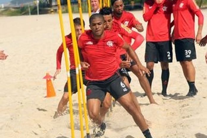 Flamengo deve contratar revelação do Carioca e busca lateral