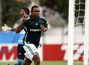 Com três investidores acertados, Palmeiras procura Obina