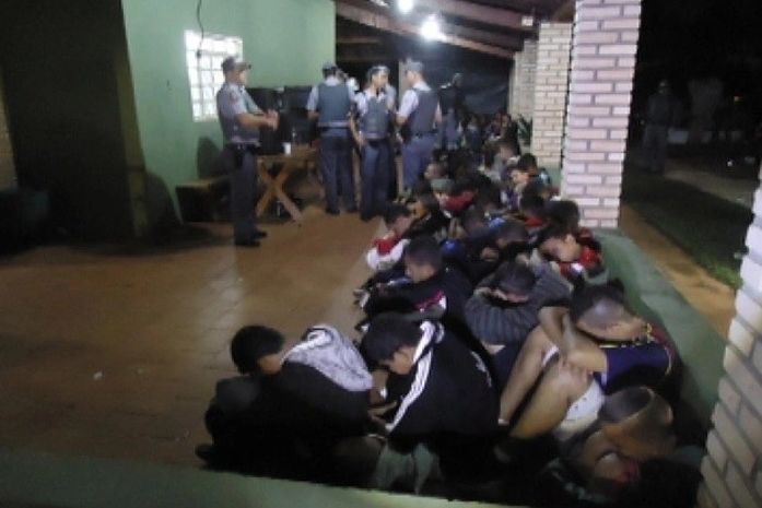 Polícia de Rio Preto, SP, flagra festa regada a drogas com 50 menores