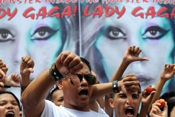 Jovens cristãos protestam contra show de Lady Gaga nas Filipinas
