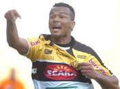 Com dois gols de Zé Carlos,Criciúma goleia Guaratinguetá na estreia