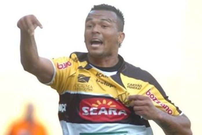 Com dois gols de Zé Carlos,Criciúma goleia Guaratinguetá na estreia