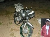 Mototaxista perde controle de moto, se choca com residência e morre
