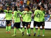 Eninho marca, Jeonbuk goleia e sobe na tabela