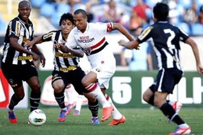 Herrera marca três e Botafogo vira para cima do São Paulo "fora de casa"