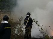 Bombeiros controlam incêndio em oficina de lanternagem