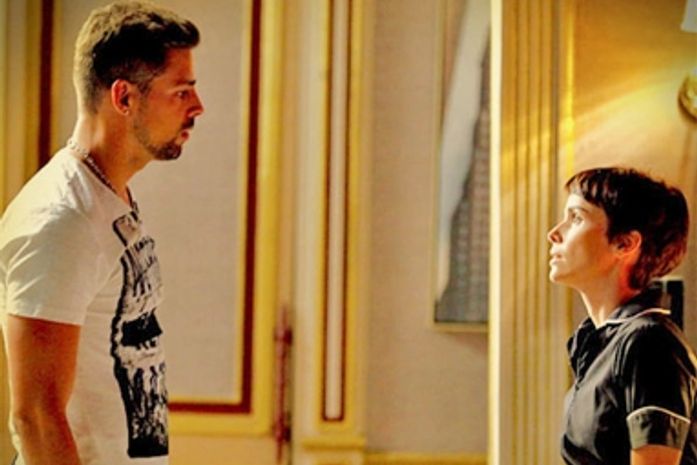 Nina conta para Jorginho que Carminha a levou para o lixão