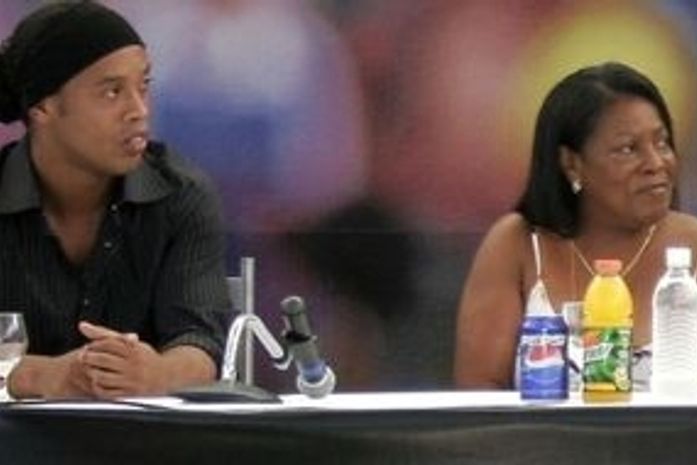 Ronaldinho vive drama pessoal com doença da mãe