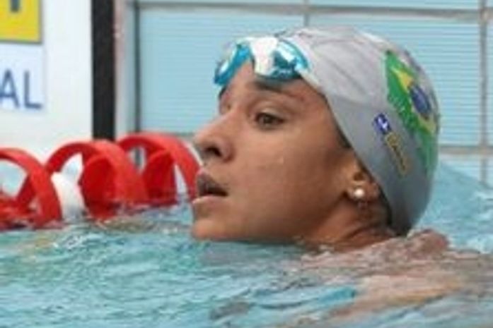 Caso Xuxa e aprovação de lei sobre pedofilia provocam crise em Joanna Maranhão