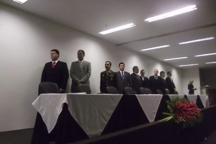 Autoridades compuseram mesa na solenidade