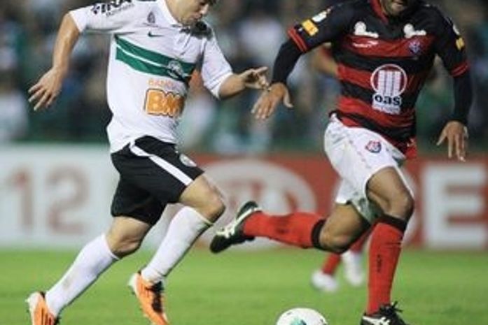 Com ataque calibrado, jogadores do Coritiba celebram vaga