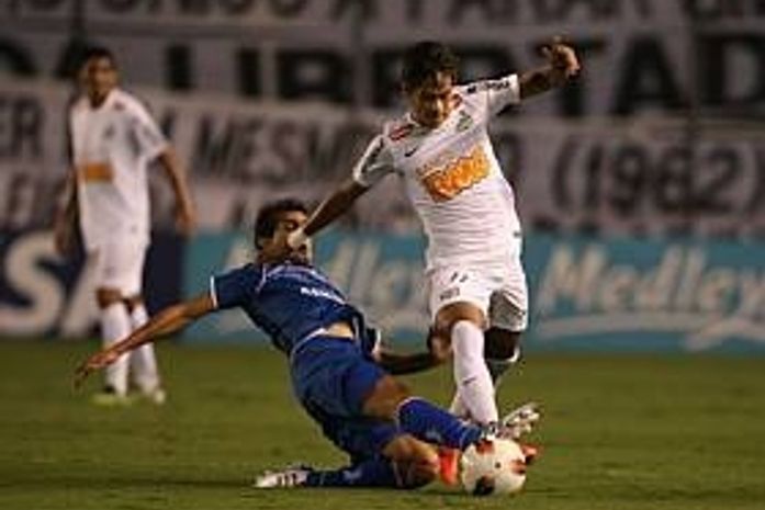 Com drama, Santos bate Vélez nos pênaltis e encontra Corinthians