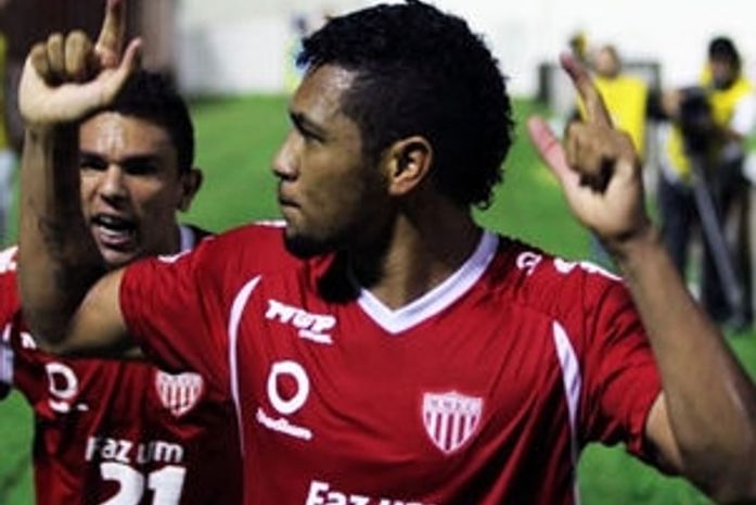 Zinho diz que Flamengo negocia com atacante