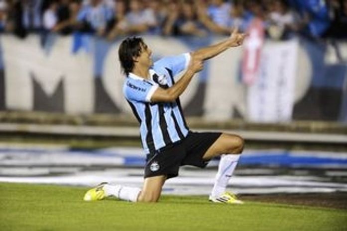 Grêmio sufoca o Bahia e garante vaga para enfrentar o Palmeiras na semifinal