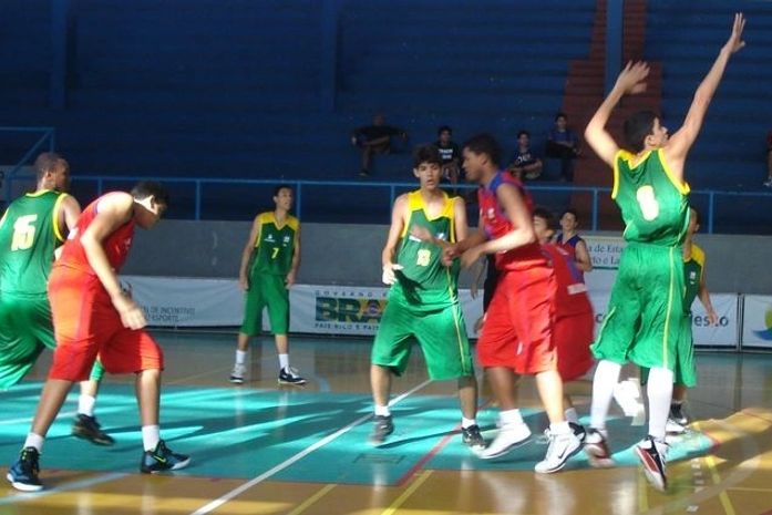 Brasileiro de Basquete: Alagoas perde, mas pode se classificar.