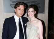 Ex-namorado de Anne Hathaway deixa prisão