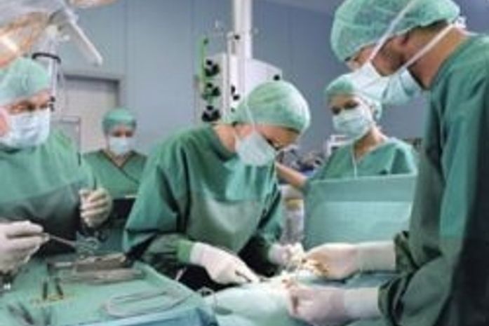 Santa Casa realiza cirurgia de jovem que aguarda decisão judicial