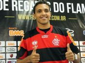 Ex-Madureira, Thiago Medeiros é apresentado pelo Flamengo