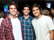 Galãs de 'Malhação' curtem noitada juntos, no Rio