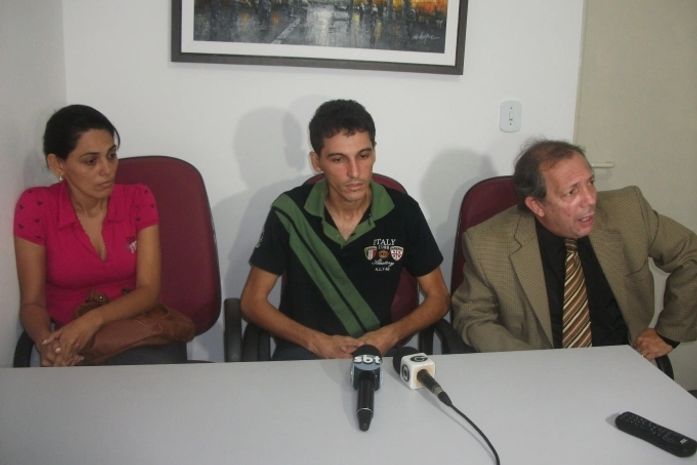 Niedja Santos, o irmão Darlan e o advogado Raimundo Palmeira