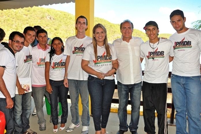 Senador Renan com Mellina Freitas e outras lideranças da JPMDB em Alagoas