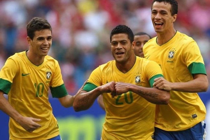 Hulk brilha, Brasil atropela Dinamarca no 1º tempo e dá fôlego a Mano