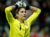 Goleira dos EUA diz que não vive só de futebol e procura novo amor