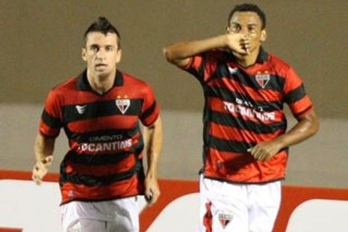 Bida faz golaço, mas Atlético-GO só empata em casa com a Ponte