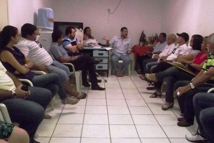 Celinho Vasconcelos (centro) coordenou reunião do PMDB miguelense