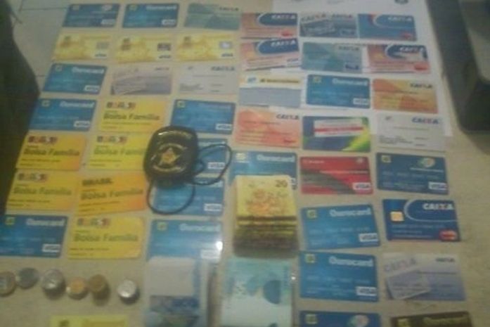 Material apreendido com a acusada