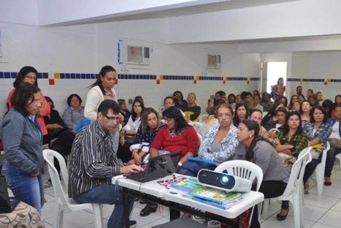 Formação de projeto político pedagógico mobiliza profissionais