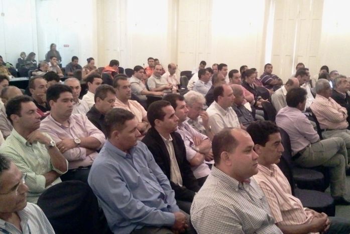 Prefeitos reunidos na ALE para discutir soluções para a pior seca dos últimos 50 anos