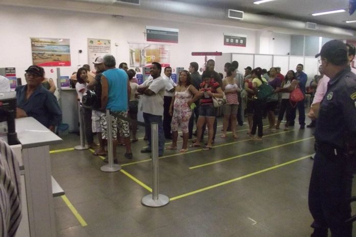 Comissão de vereadores realiza "blitz" em agências bancárias